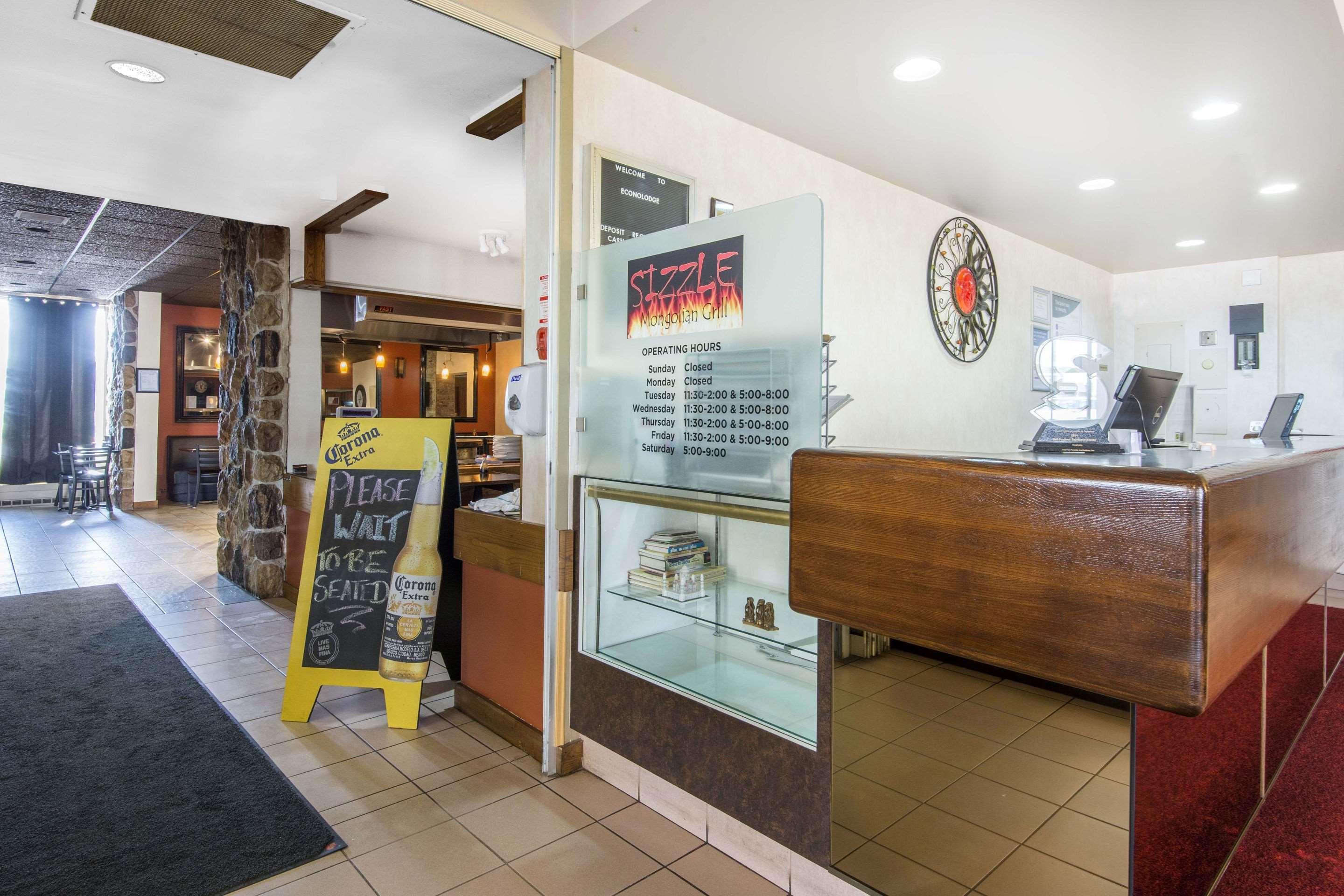 Econo Lodge Sudbury Exterior photo